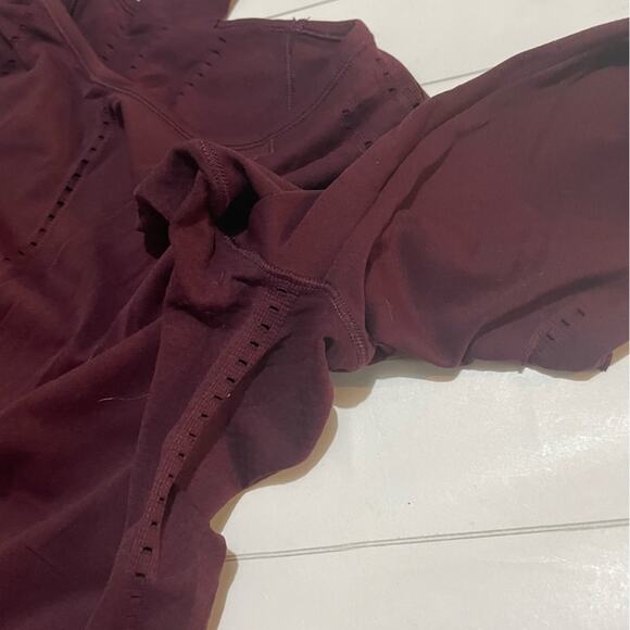 Athleta Martin‎ Burgundy Red Purple Perforated Athletic Workout Long Sleeve M - Picture 7 of 9
